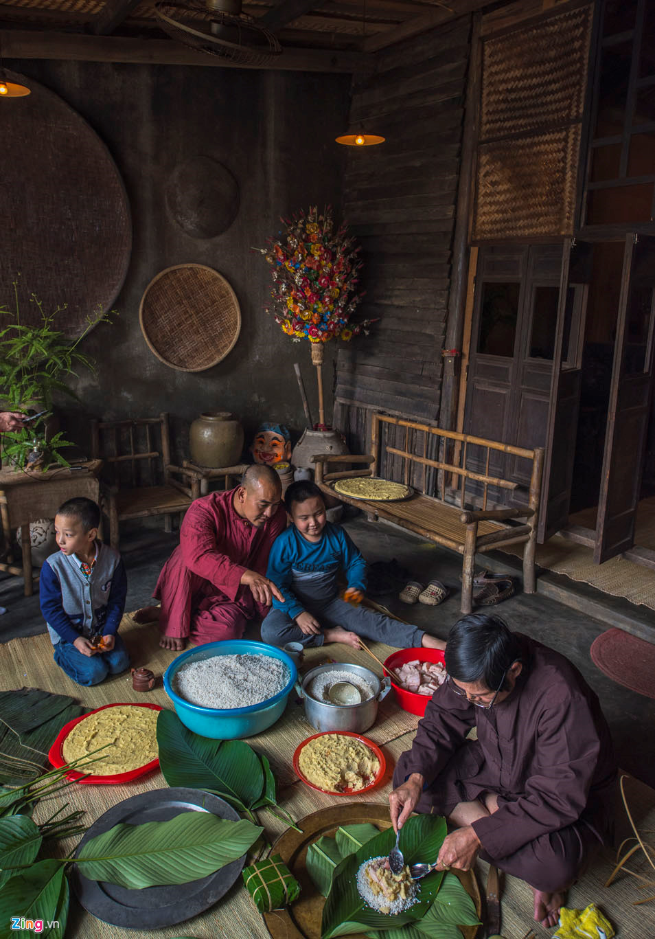 Gói bánh chưng ngày Tết, nét văn hóa lâu đời còn gìn giữ ở Huế (05/02/2019)